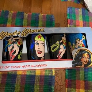 Wonder Woman 16 oz set 4 glasses